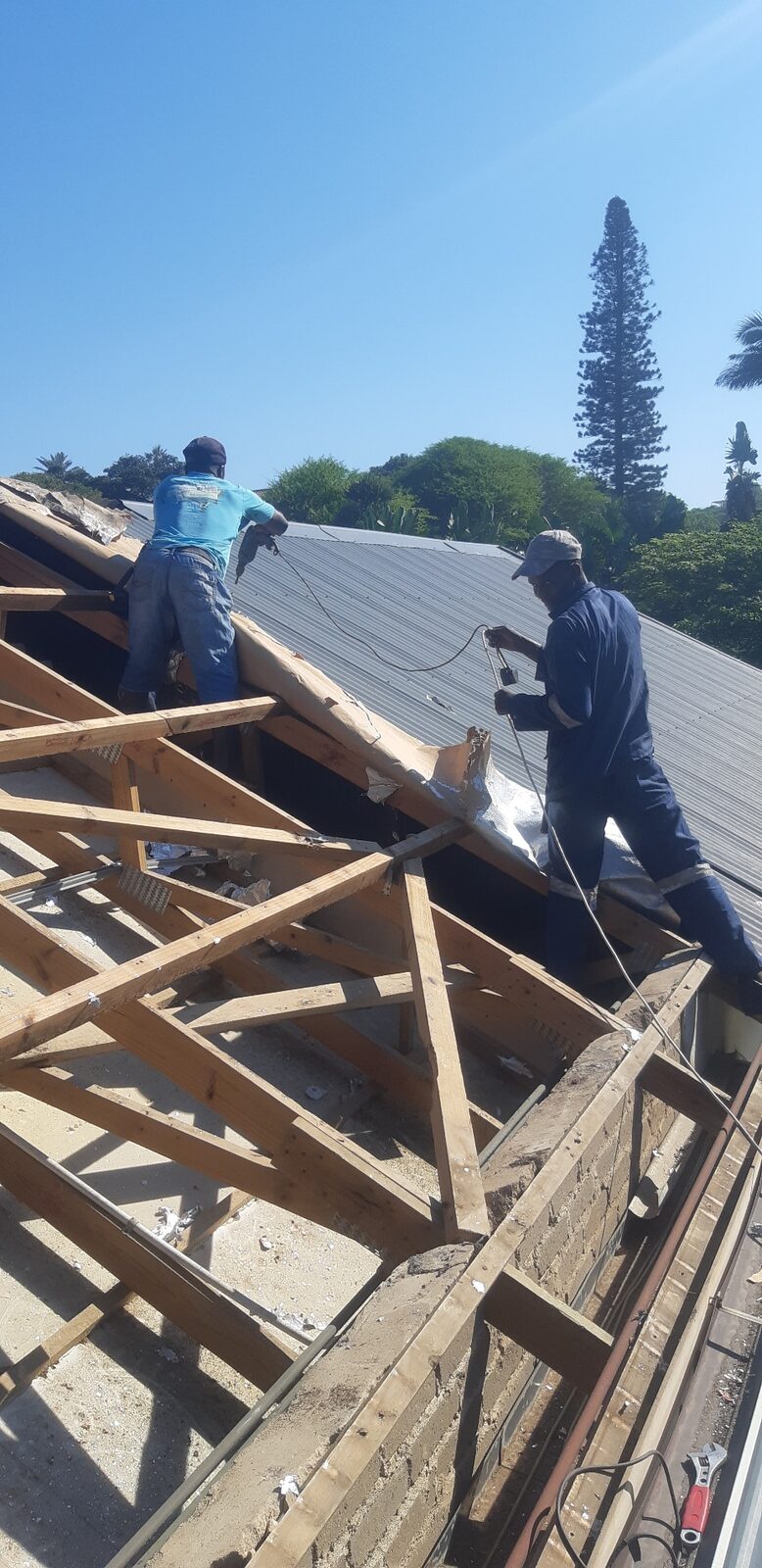 Waterproofed roof finish