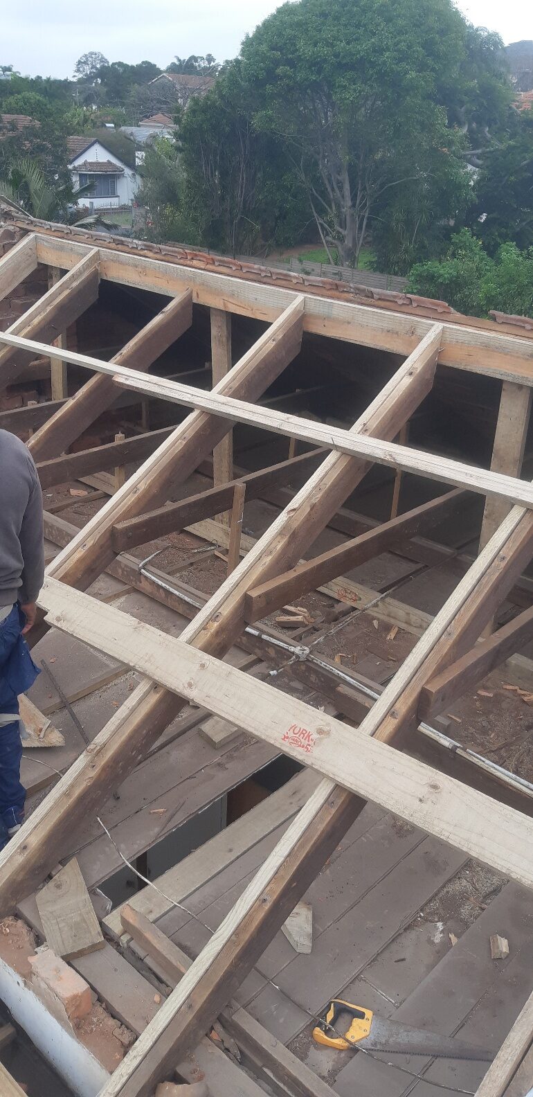 Interior floor screed